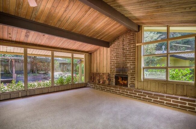 Building Photo - Spacious Three Bedroom Home in Carmel Valley