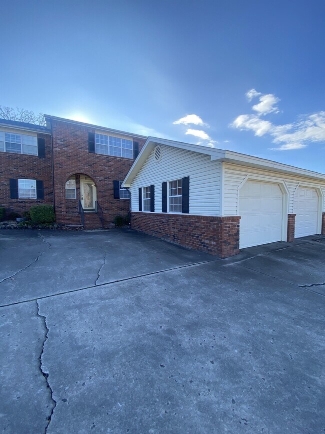 Foto del edificio - 2600 Brooken Hill Dr