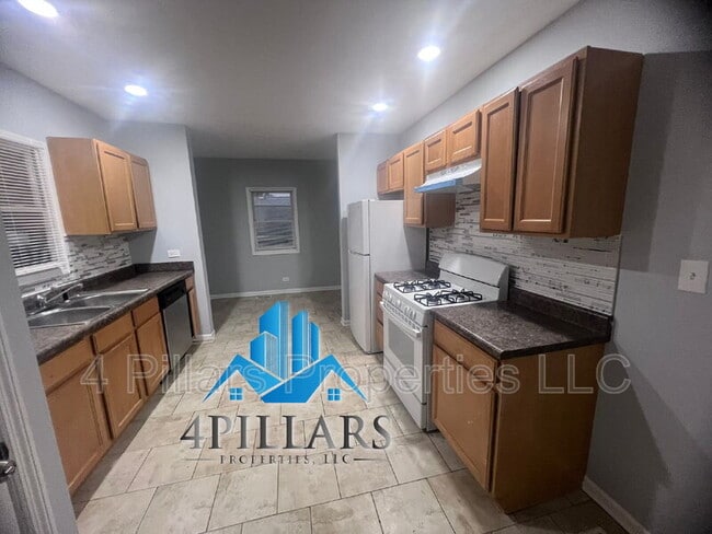 Building Photo - 403 Kenwood St