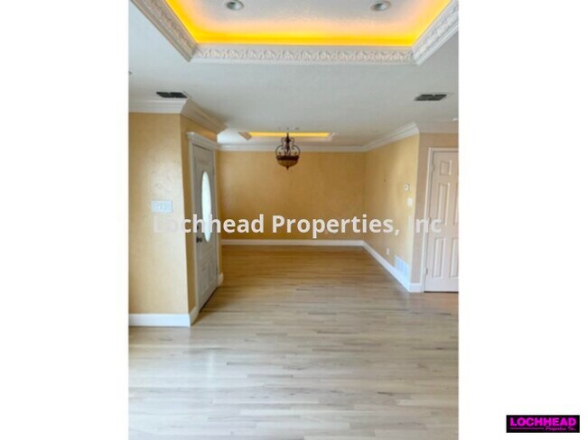 Building Photo - *******STUNNING HOME IN THE PEACHTREE VILL...
