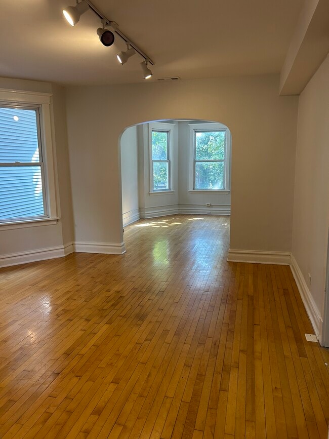 Living Room - 1952 W Henderson St