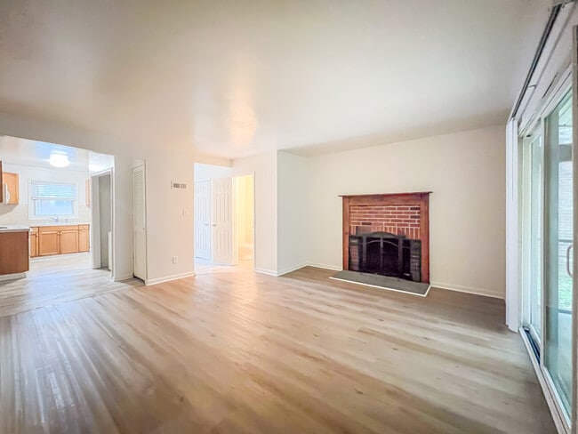 Building Photo - 26 Fox Hill Dr