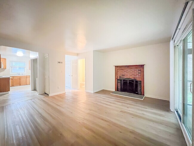 Foto del edificio - 26 Fox Hill Dr