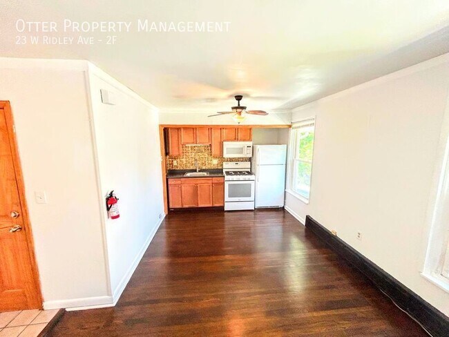 Building Photo - Lovely, Sun Drenched 1BR/1BA Ridley Park Apt