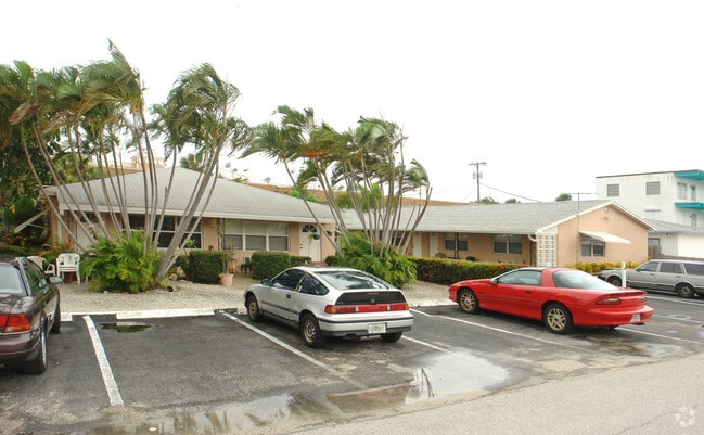 Building Photo - Elmwood Efficiency Apartments