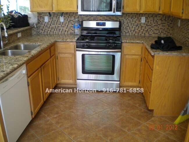 Building Photo - LEASED--Elk Grove 3 bedroom home with a Pool