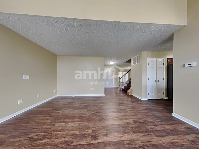 Building Photo - 5263 Summerset Dr