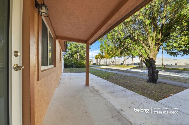 Foto del edificio - 801 NW 109th St