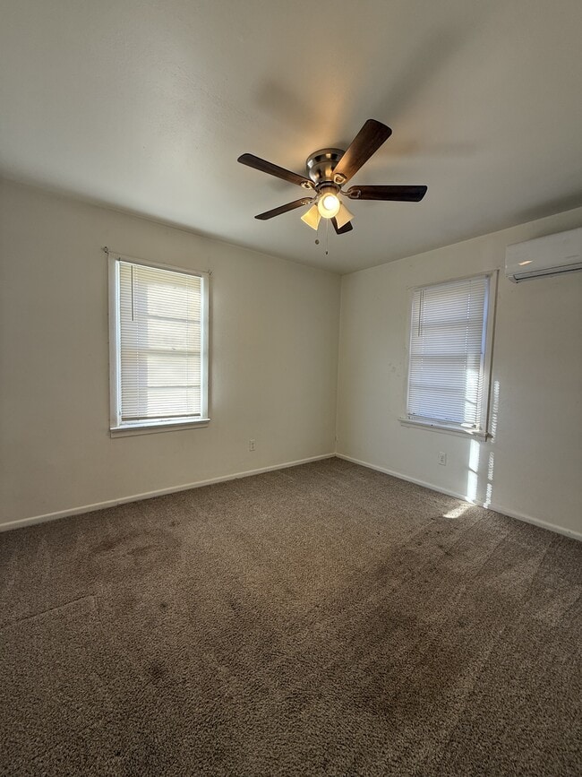 Foto del edificio - 105 N Avenue U