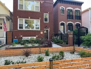 Building Photo - 3834 N Hermitage Ave