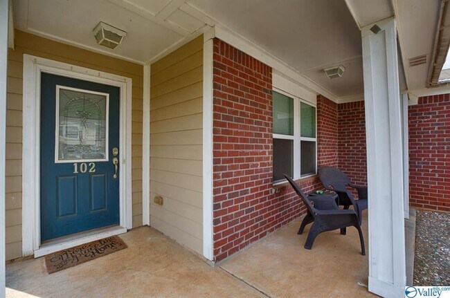 Foto del edificio - FOUR BEDROOM/TWO BATH BRICK HOME - FENCED YARD