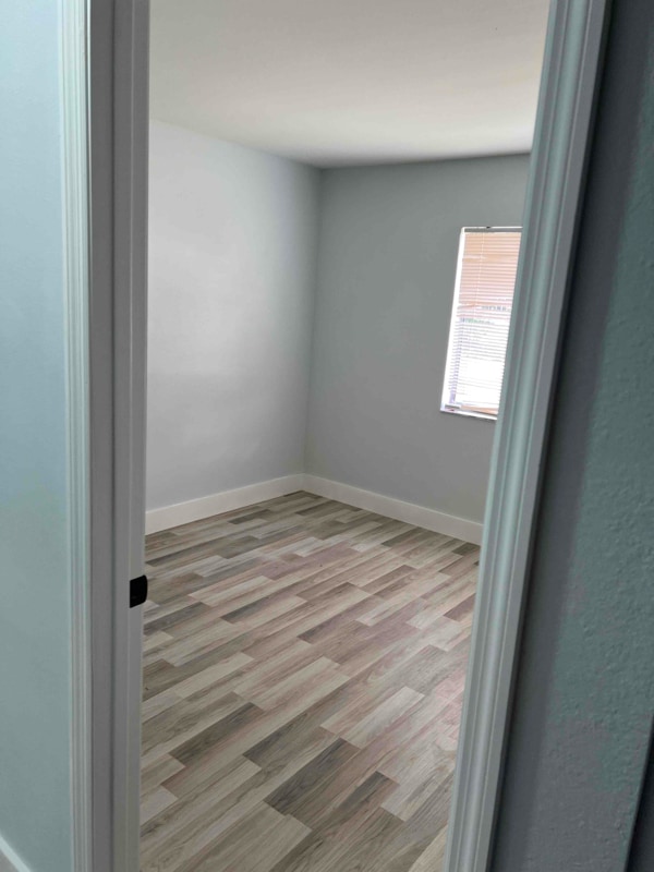Building Photo - 465 SW Eastport Cir