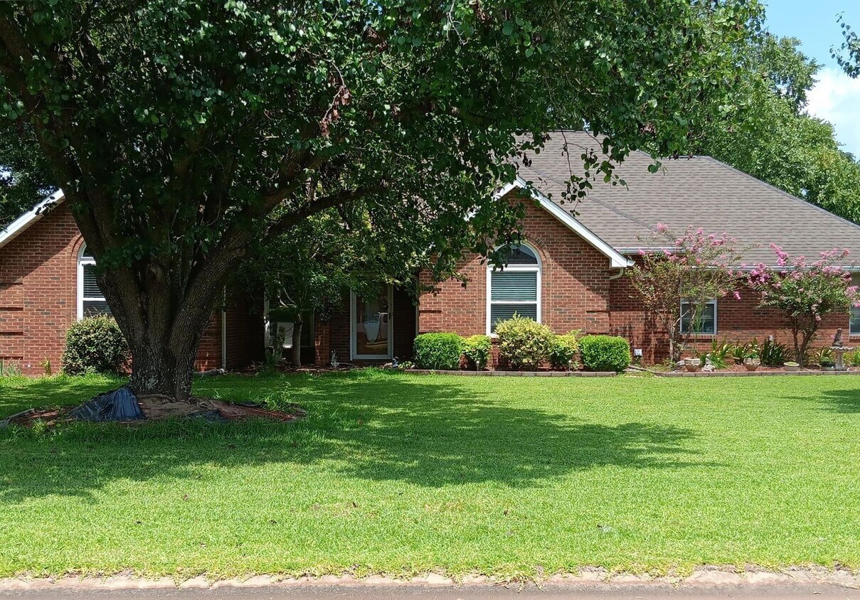 Primary Photo - Great House!!