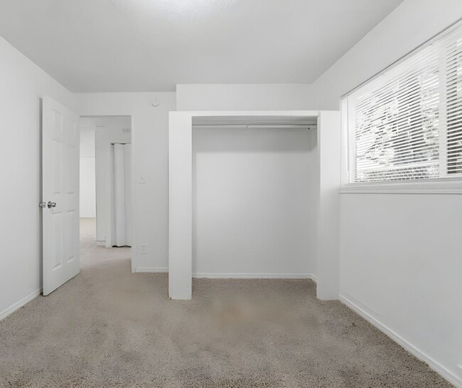 Building Photo - 0125-01