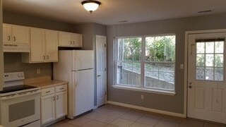 Foto del edificio - AVAILABLE NOW!! 2 Bedroom Townhome!!