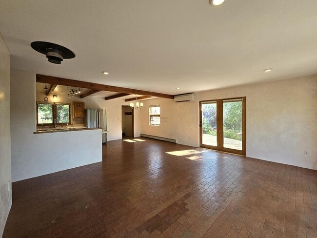 Foto del edificio - 133 Valley Dr