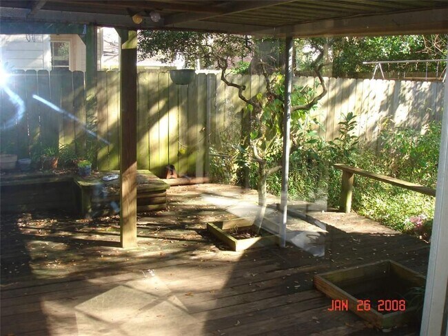 Building Photo - 139 Pamellia Dr
