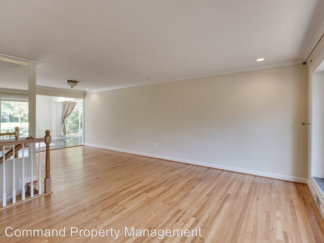 Building Photo - 6014 Leewood Dr