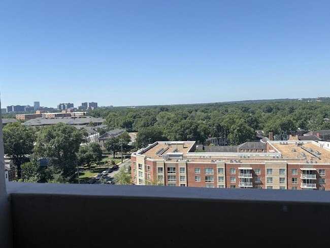 Foto del edificio - 4141 Henderson Rd