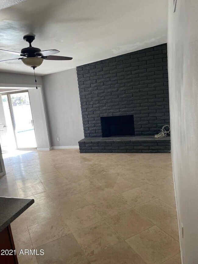 Foto del edificio - 1609 E Gaylon Dr