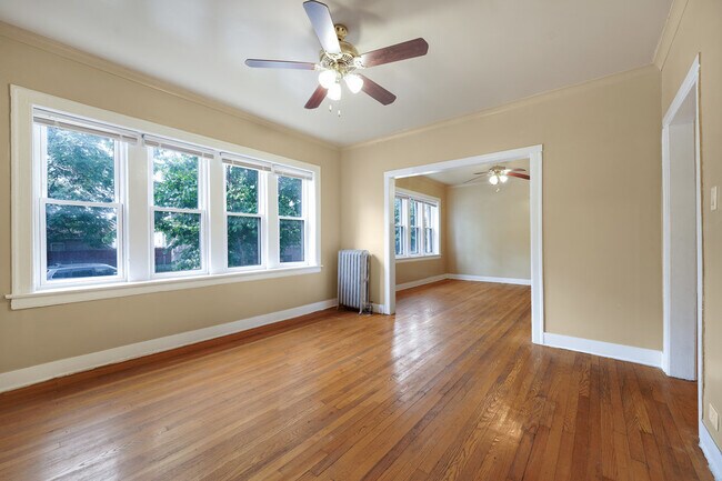 Building Photo - 1414 W 81st St