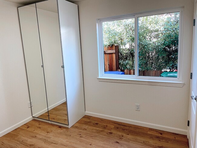 bedroom #2 - 1008 Ridgeview Dr