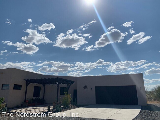 Building Photo - 3 br, 3 bath House - 10601 N Decker Drive