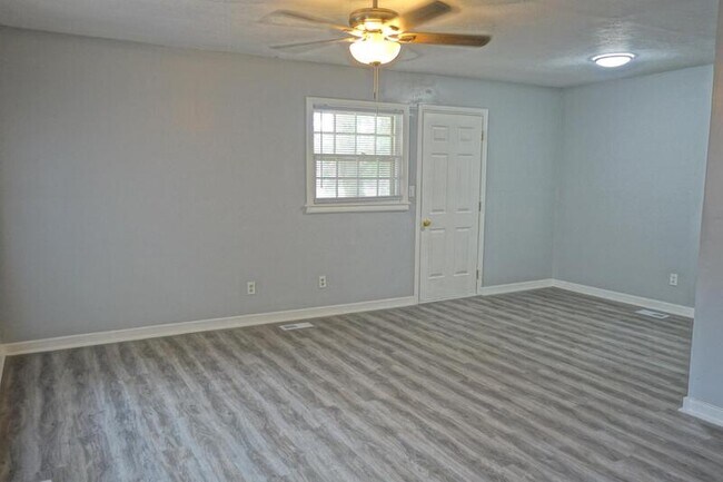 Building Photo - 3202 Berkley St SW