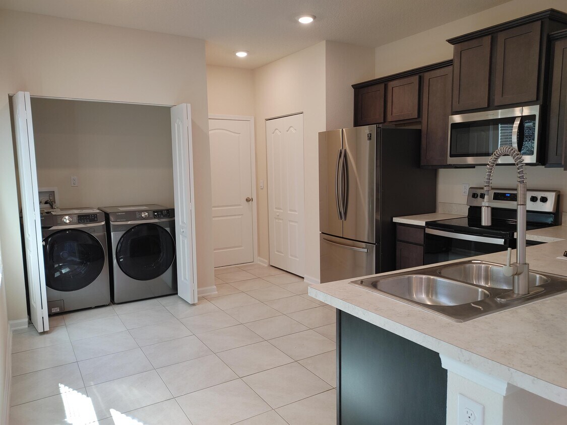 9585 Star Dr, Jacksonville, FL 32256 Townhome Rentals in Jacksonville