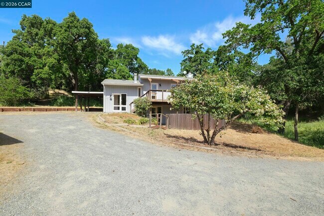 Building Photo - 165 Topaz Ln