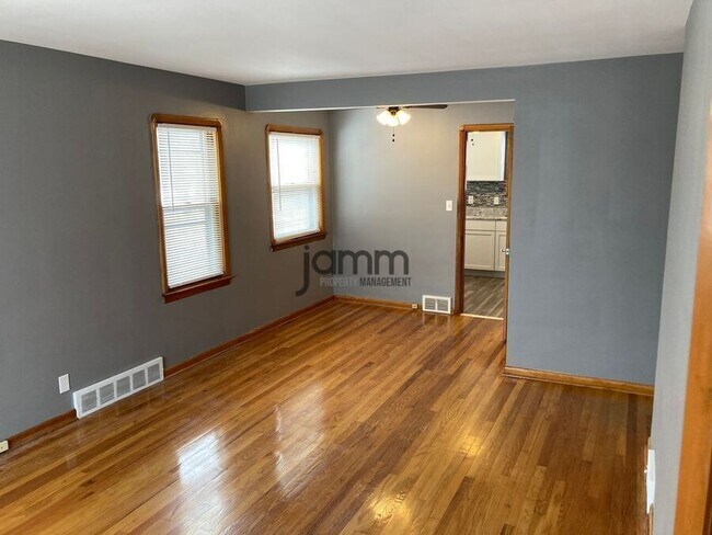 Foto del edificio - 6099 Ridge Rd