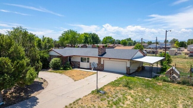 Building Photo - 981 Tamarack Cir