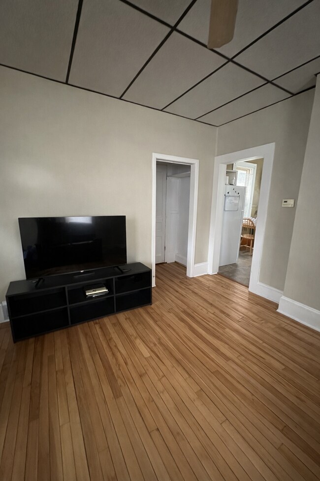 Foto del edificio - 3 Bedroom, 1 Bathroom Home with Off Street Parking & Central Air