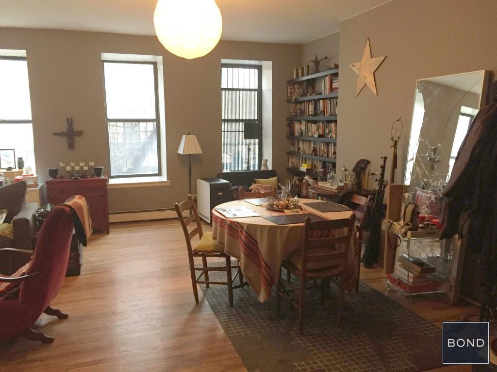 Foto principal - 303 E 8th St