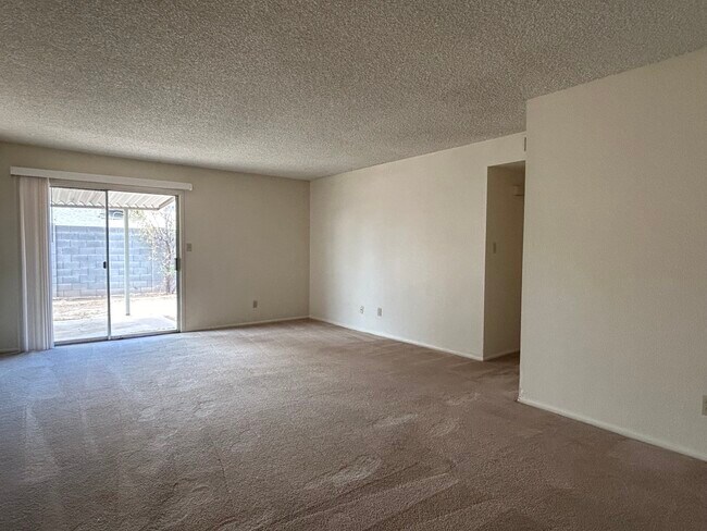 Foto del edificio - 1653 W Plana Ave