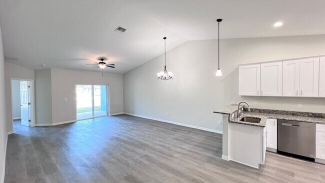 Foto del edificio - BRAND NEW 3 Bed/2 Bath Duplex Gem in Sebri...