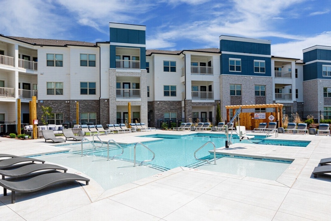 Primary Photo - Vintage Northcreek