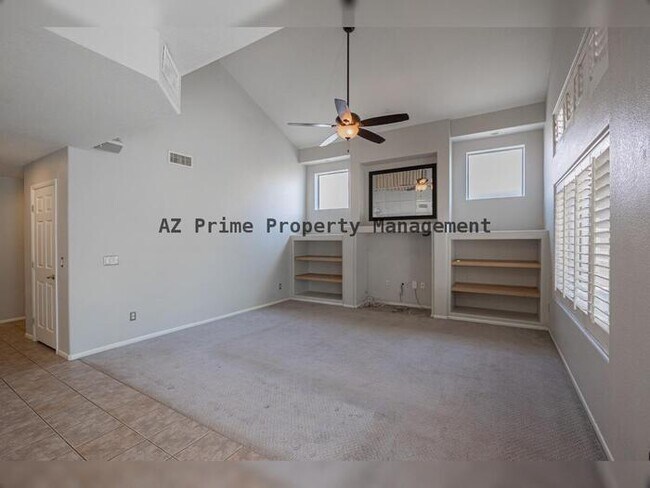 Foto del edificio - 873 W Tremaine Ave