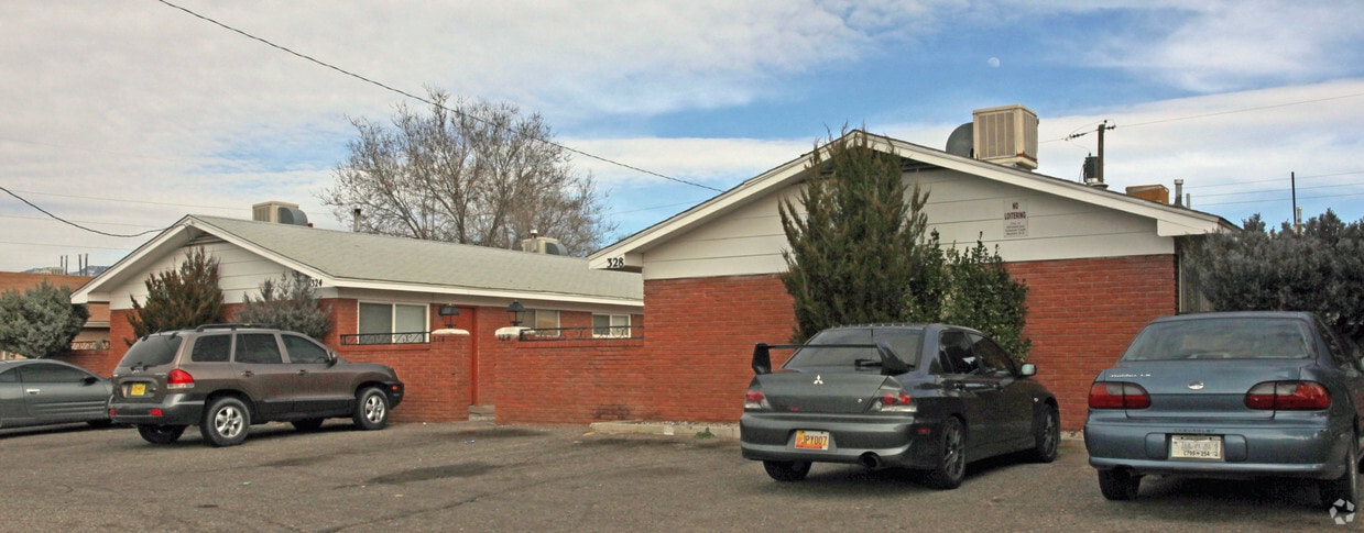 Primary Photo - 324-328 Charleston St