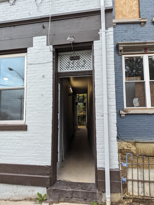 Foto del edificio - 2582 W McMicken Ave