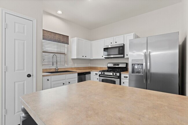 Foto del edificio - 9735 Coyote Creek Dr