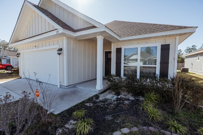 Building Photo - 231 Lyla Ln