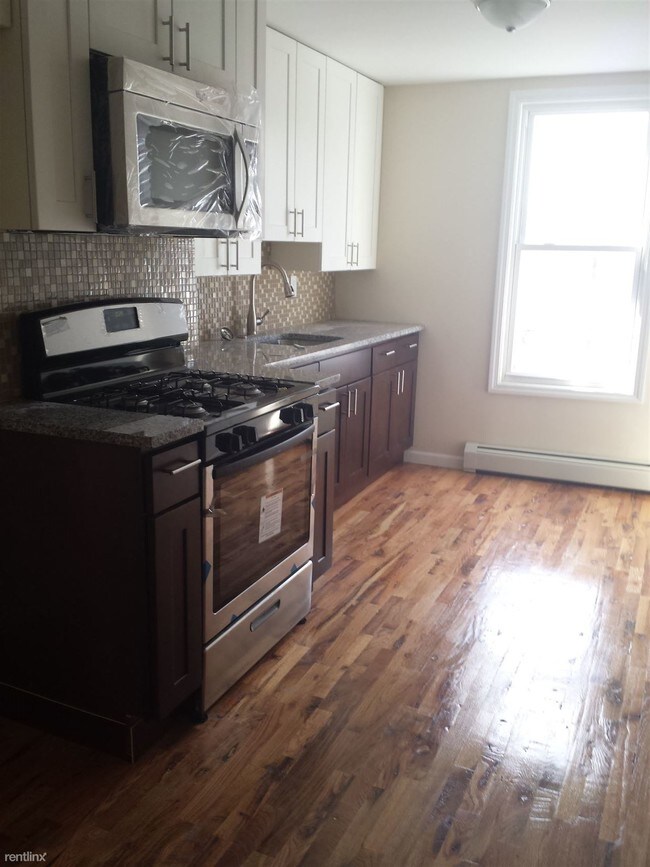 Building Photo - 2 br, 1 bath Apartment - 11 Rose Ave