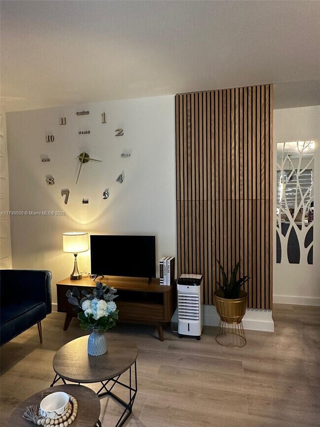 Foto del edificio - 2624 NE 30th Pl