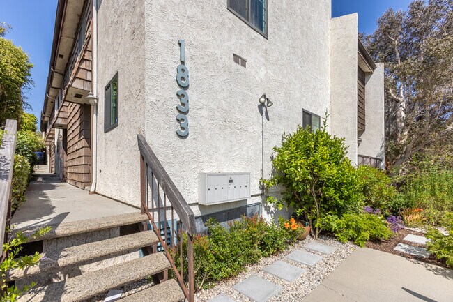 Building Photo - 1833 11th St