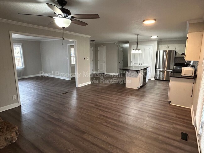 Building Photo - 606 Infinity Rd