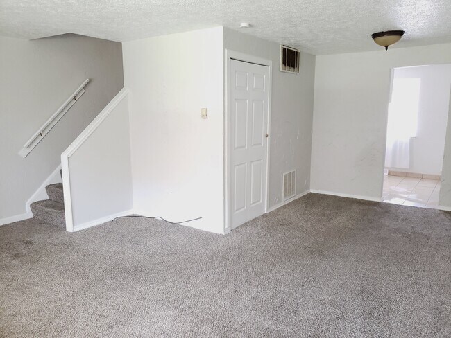 Building Photo - 23855 Banbury Cir