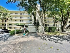 Building Photo - 2209 S Cypress Bend Dr