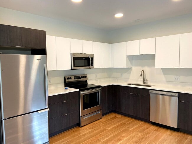 Building Photo - 1 Bedroom just minutes to DH