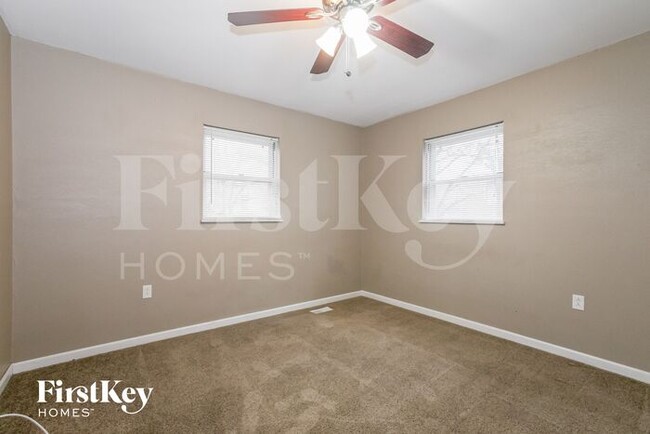 Building Photo - 2 NE Ferrell Ln